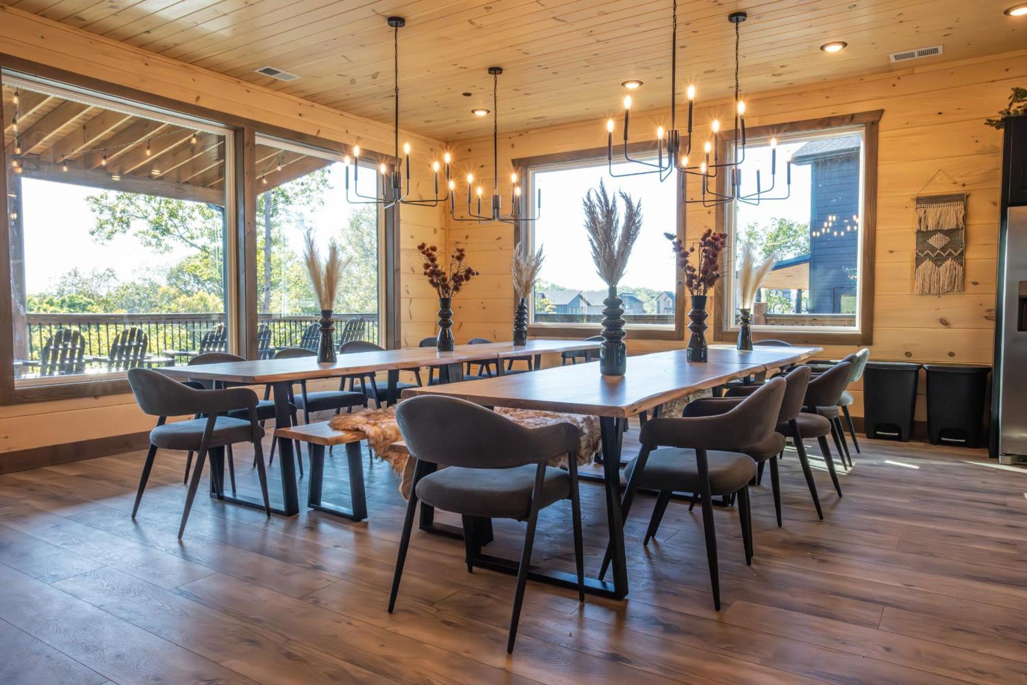 Luxury 12-Bedroom Cabin With Indoor Pool, Hot Tub & Movie Theater, Sleeps 36 Sevierville Exterior foto