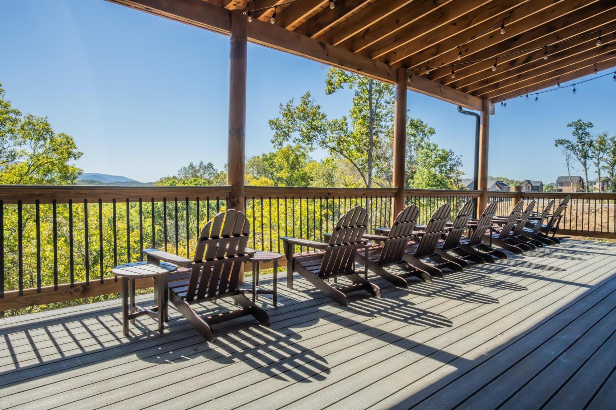 Luxury 12-Bedroom Cabin With Indoor Pool, Hot Tub & Movie Theater, Sleeps 36 Sevierville Exterior foto