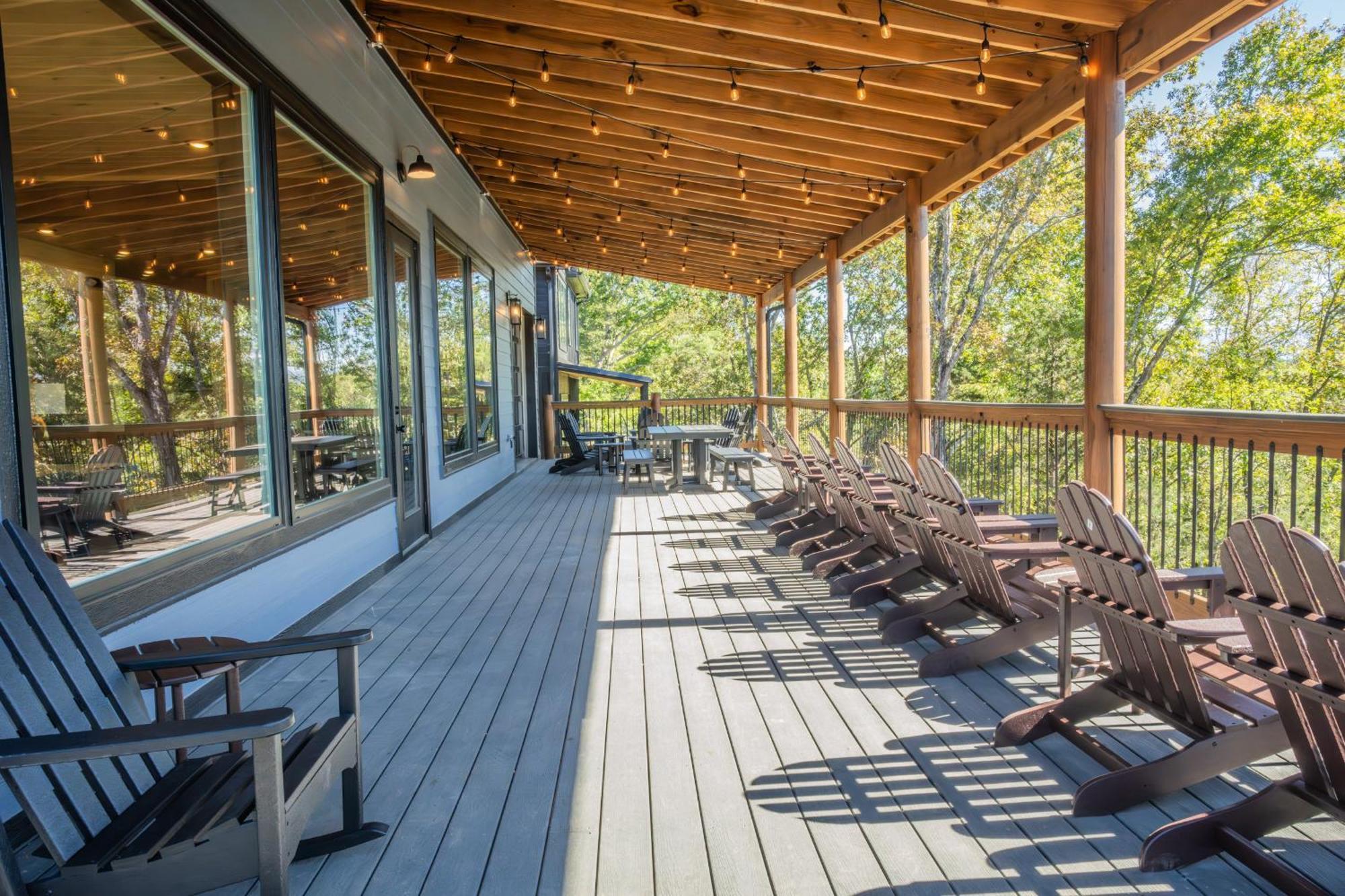 Luxury 12-Bedroom Cabin With Indoor Pool, Hot Tub & Movie Theater, Sleeps 36 Sevierville Exterior foto