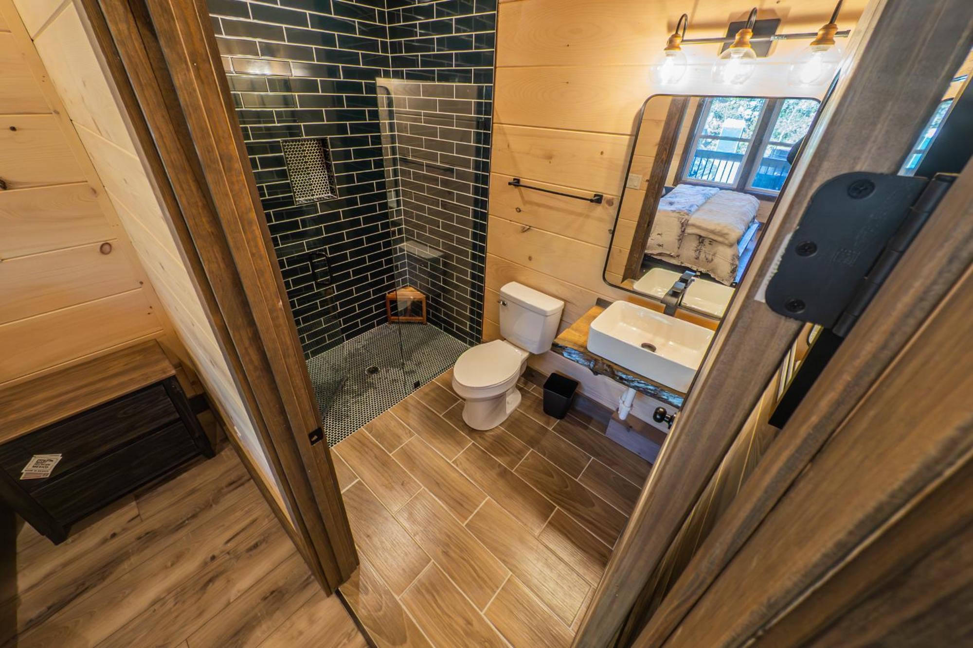 Luxury 12-Bedroom Cabin With Indoor Pool, Hot Tub & Movie Theater, Sleeps 36 Sevierville Exterior foto