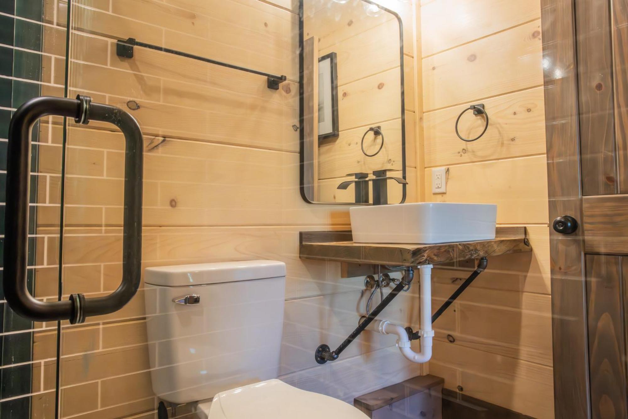 Luxury 12-Bedroom Cabin With Indoor Pool, Hot Tub & Movie Theater, Sleeps 36 Sevierville Exterior foto